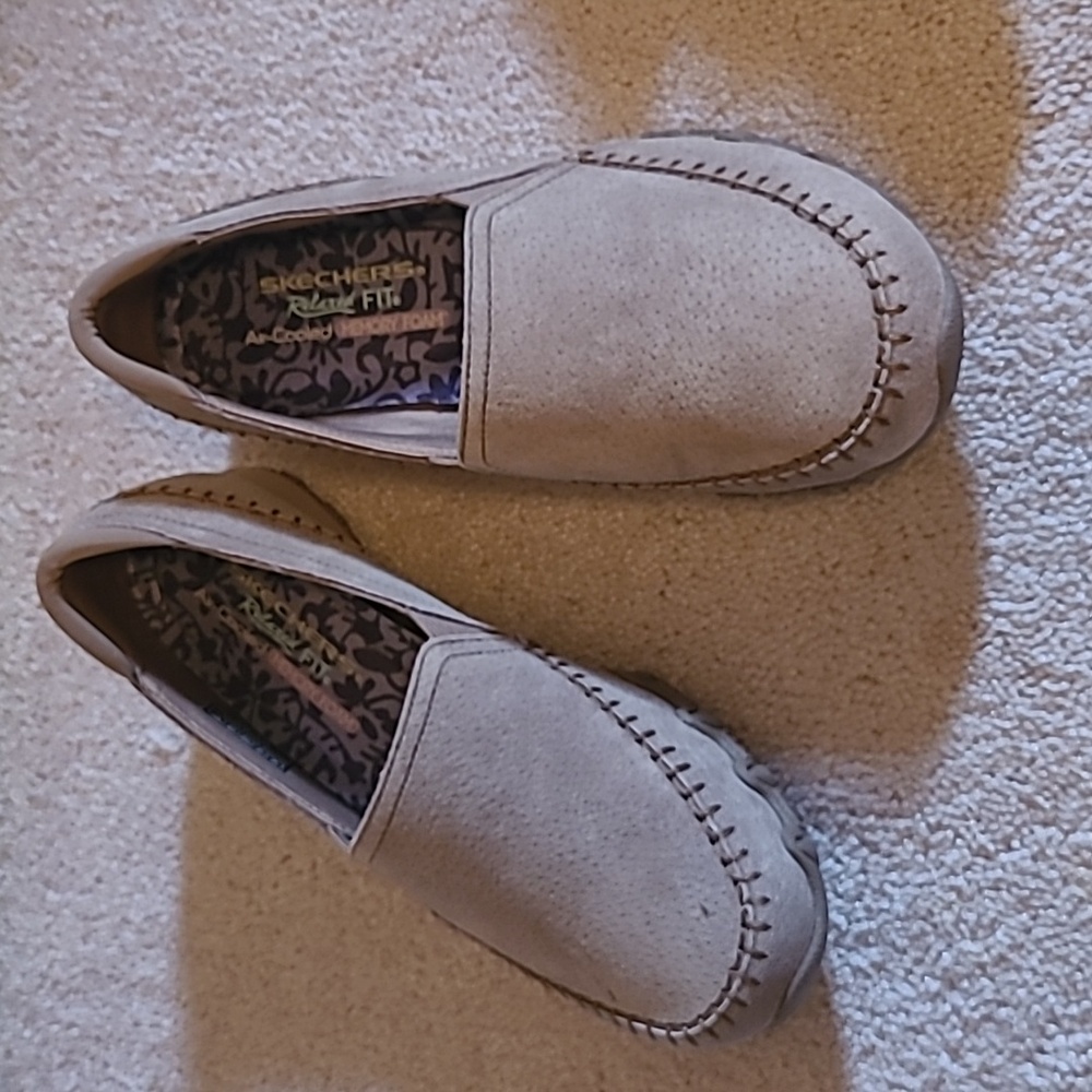 Women's Skechers memory foam slip on size 8 beige